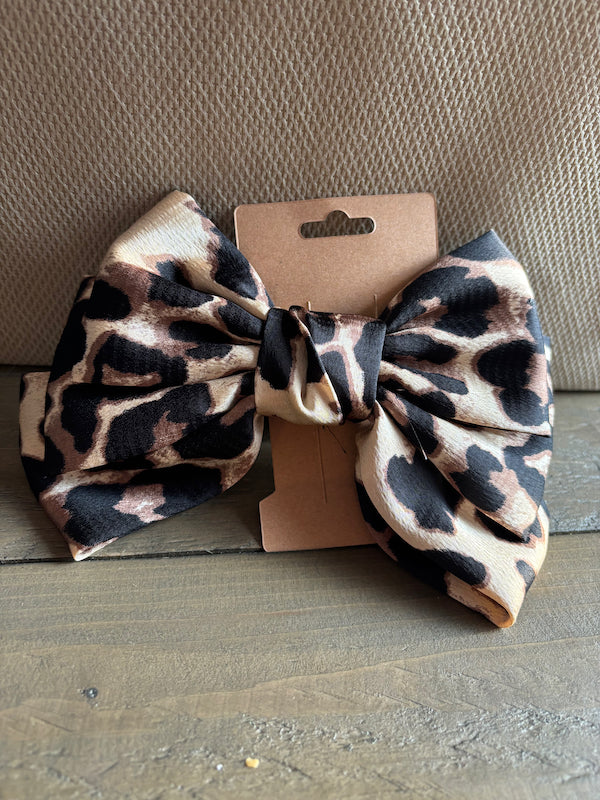 Animal print closed clasp bow