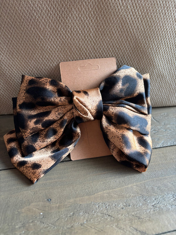 Animal print closed clasp bow