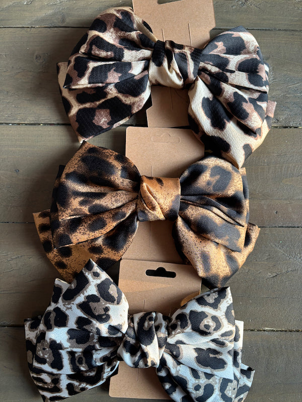 Animal print closed clasp bow