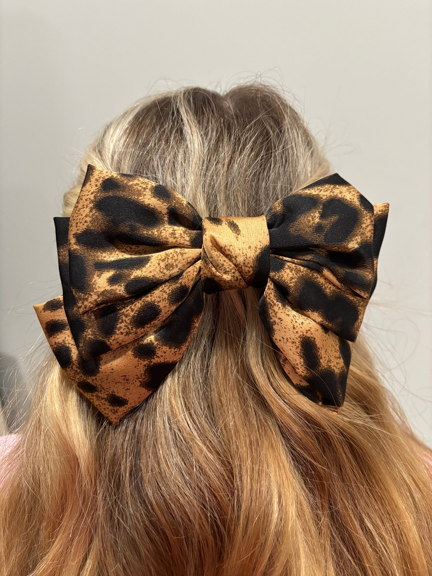 Animal print closed clasp bow