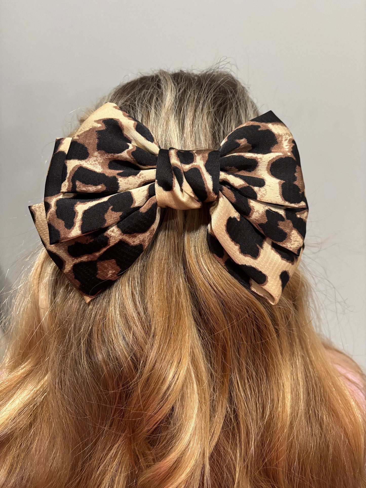 Animal print closed clasp bow