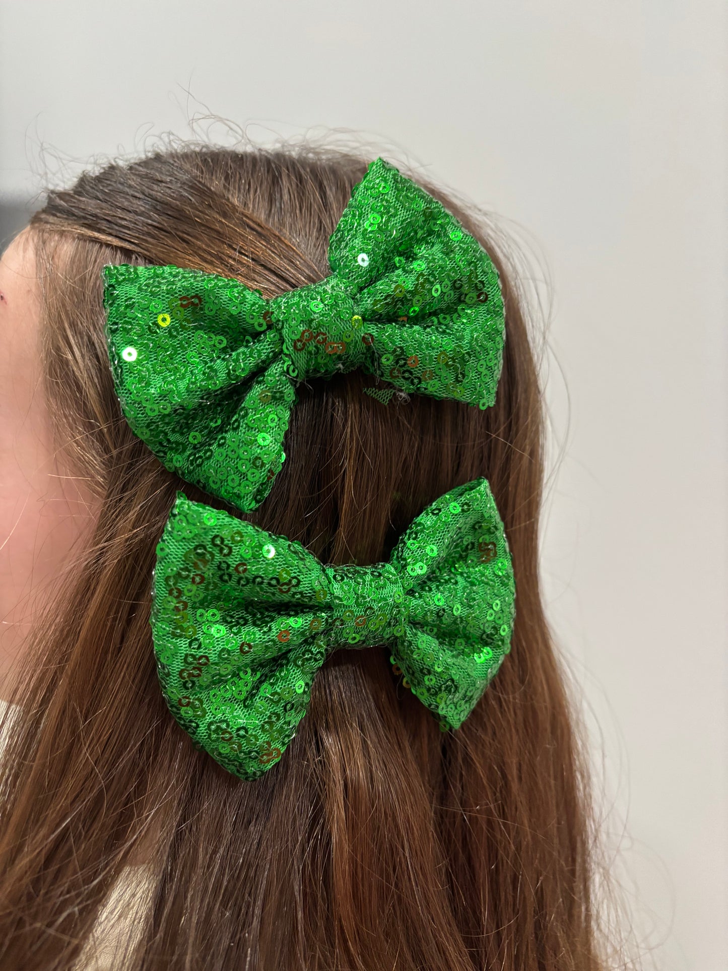 Stunning sequin hair bow - emerald green